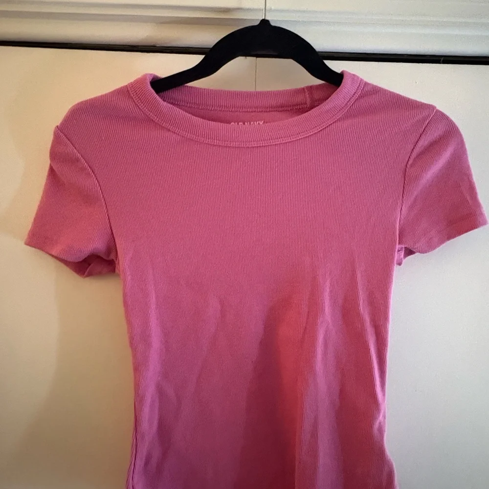 Old Navy Pink Short Sleeve Tee - Picture 1 of 3